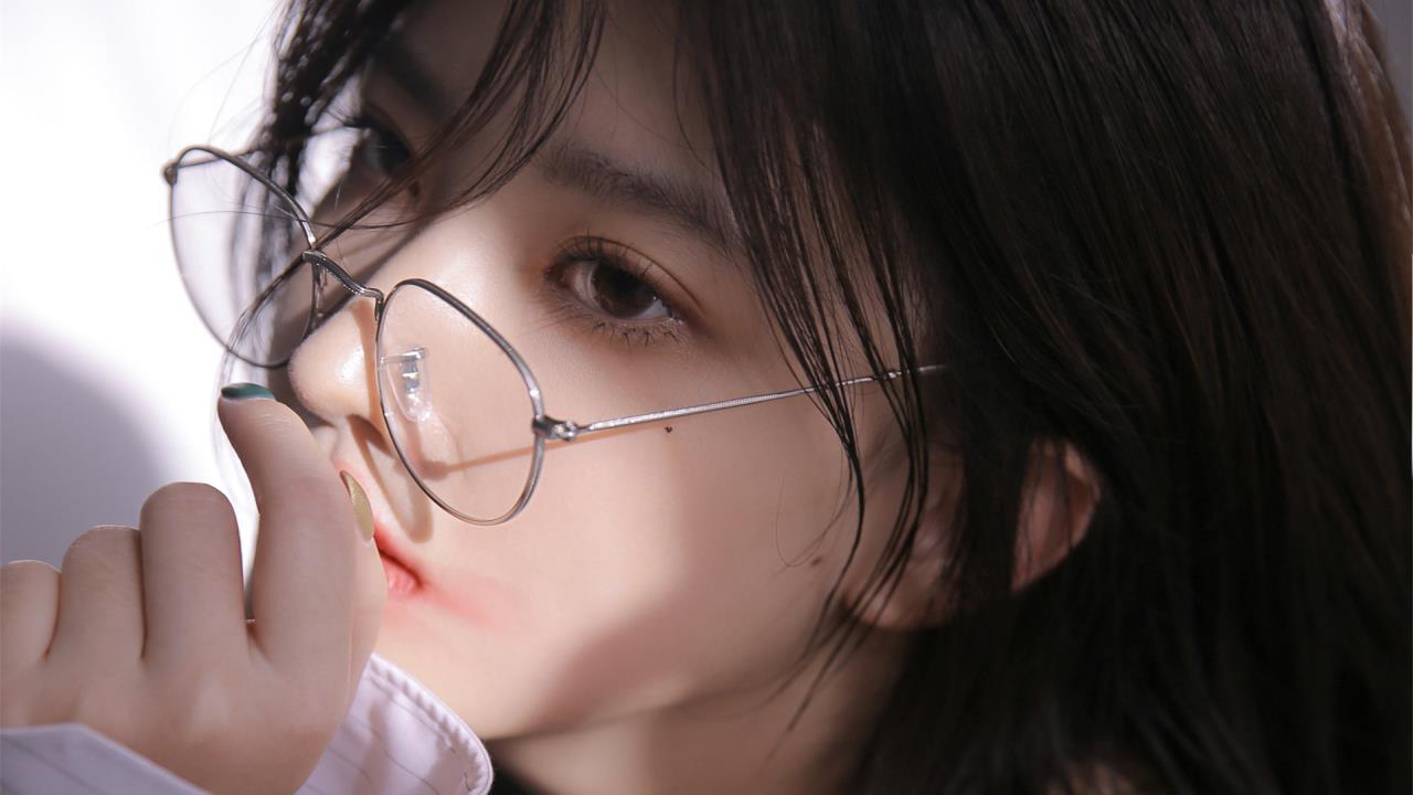 梦幻彩妆秀，女孩们的化妆大冒险